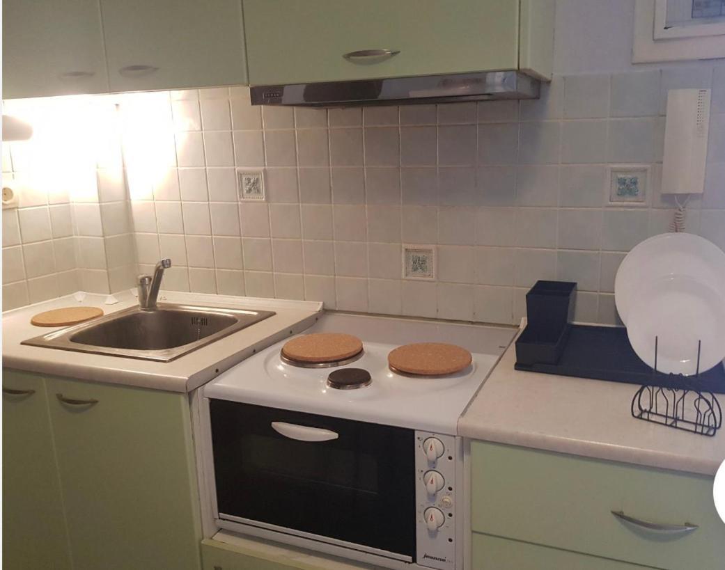 Cozy Minimal Apartment Piraeus Ngoại thất bức ảnh