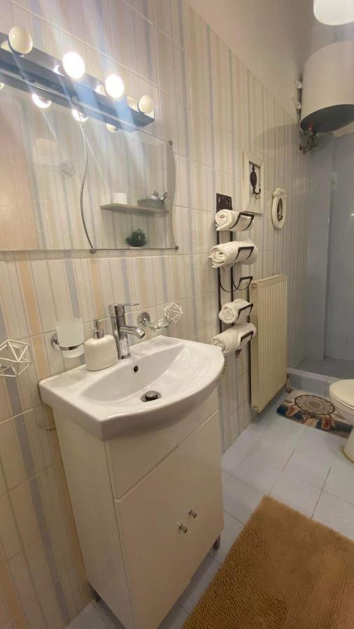 Cozy Minimal Apartment Piraeus Ngoại thất bức ảnh