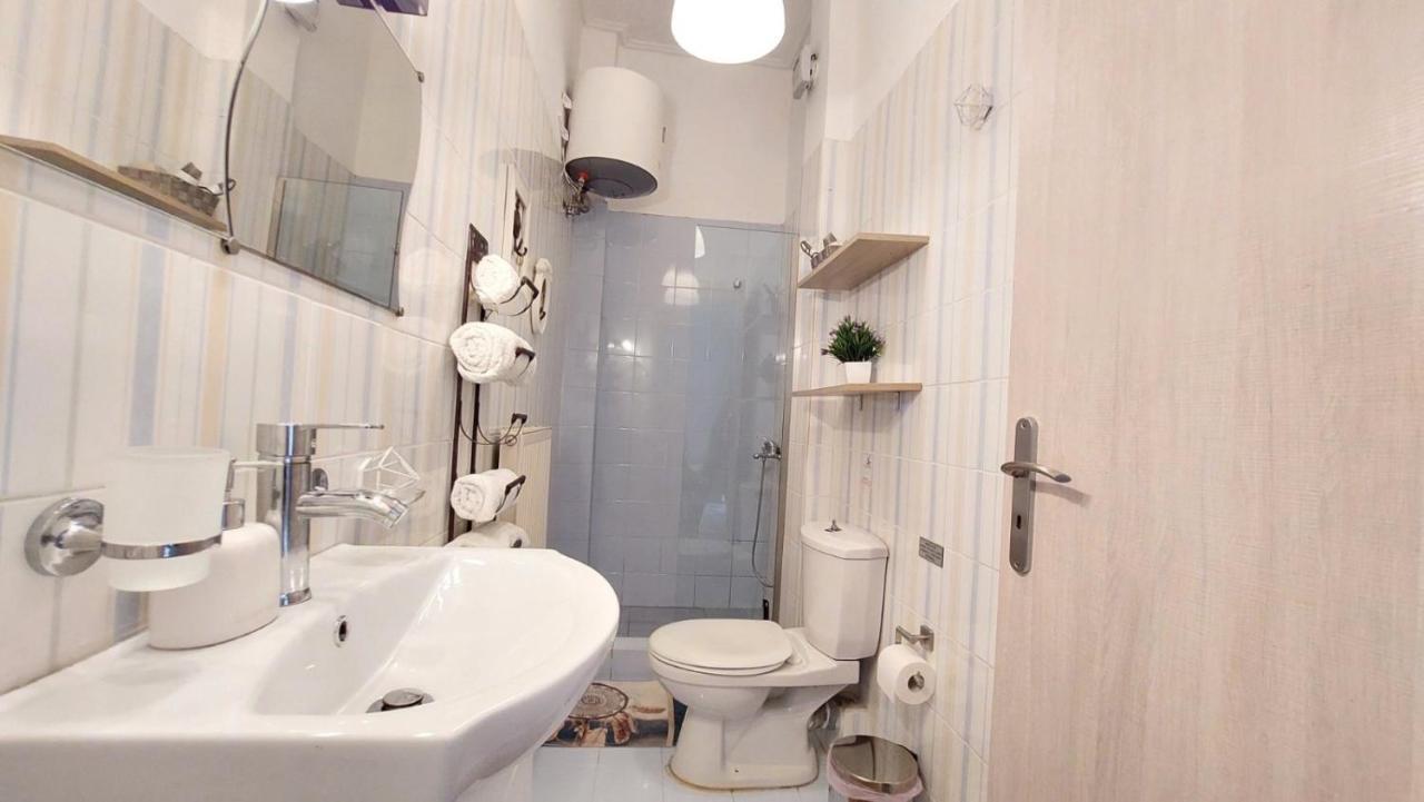 Cozy Minimal Apartment Piraeus Ngoại thất bức ảnh