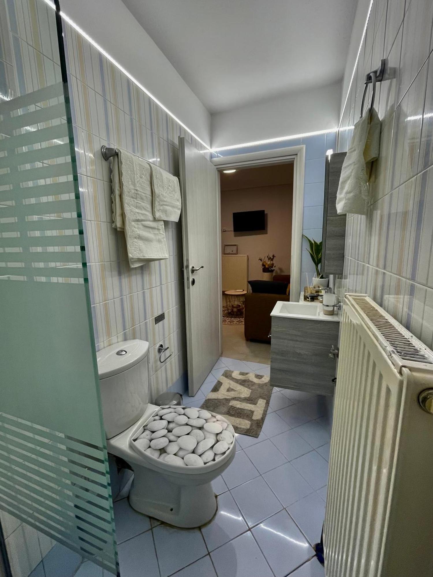 Cozy Minimal Apartment Piraeus Ngoại thất bức ảnh